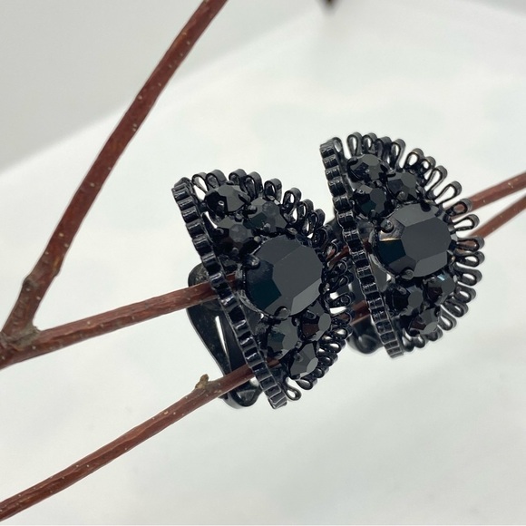 Vintage Black Stone Clip-On Earrings - Picture 6 of 10